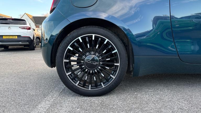 2022 Fiat 500 87kW La Prima 42kWh 3dr Auto Electric Hatchback Hatchback Electric Automatic