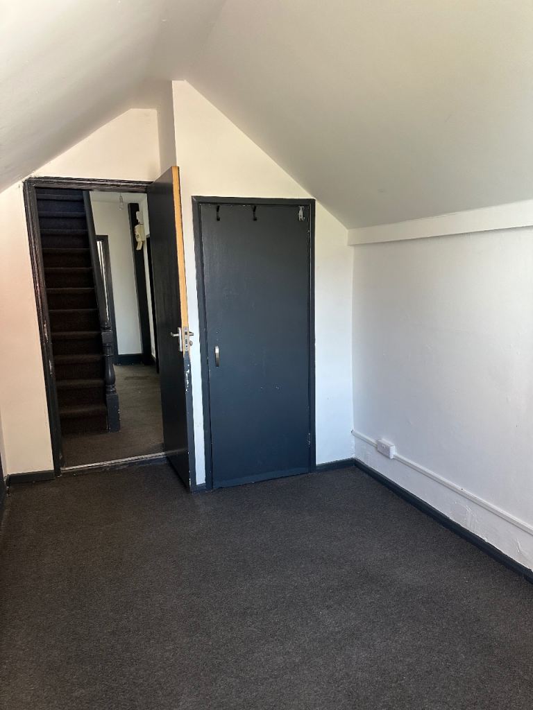 Double bedroom available for rent, unfurnished 