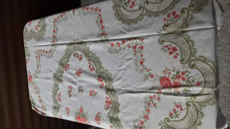 Selection of tablecloths, napkins, embroidered, lace