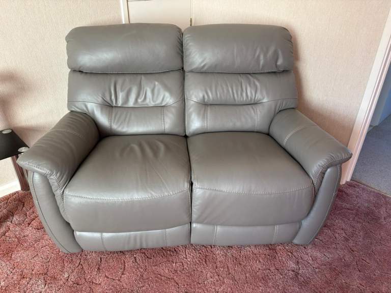 Superb 3-piece All-Leather Sofa with 2 reclining chairs!