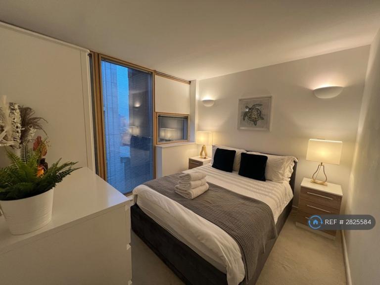 2 bedroom flat in West Point, Leeds, LS1 (2 bed) (#2825584)