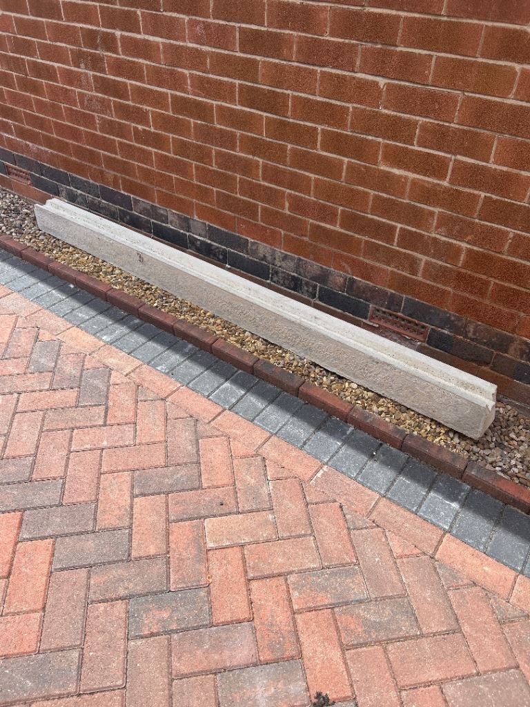 Concrete corner post