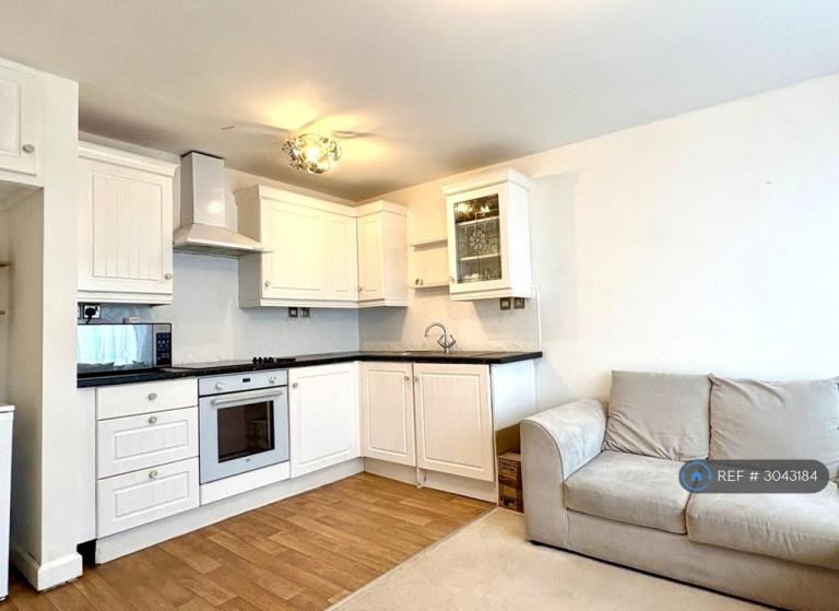 1 bedroom flat in Port Dinorwic Marina, Y Felinheli, LL56 (1 bed) (#3043184)
