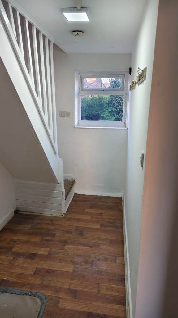 One bedroom flat for rent in Levenshulme, Manchester  (Opposite Tesco on Stockport Rd. )