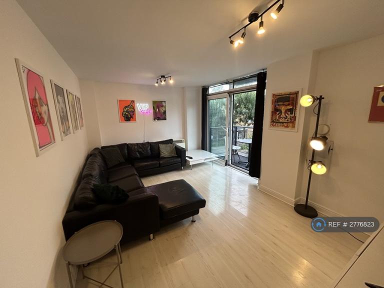 1 bedroom flat in Fishguard Way, London, E16 (1 bed) (#2776823)