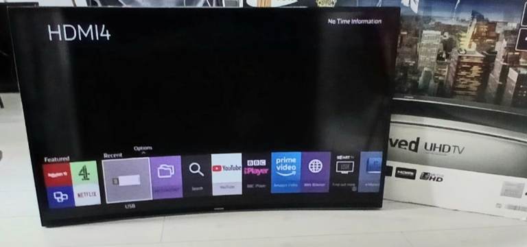 SAMSUNG 49" 4K SMART CURVED TV