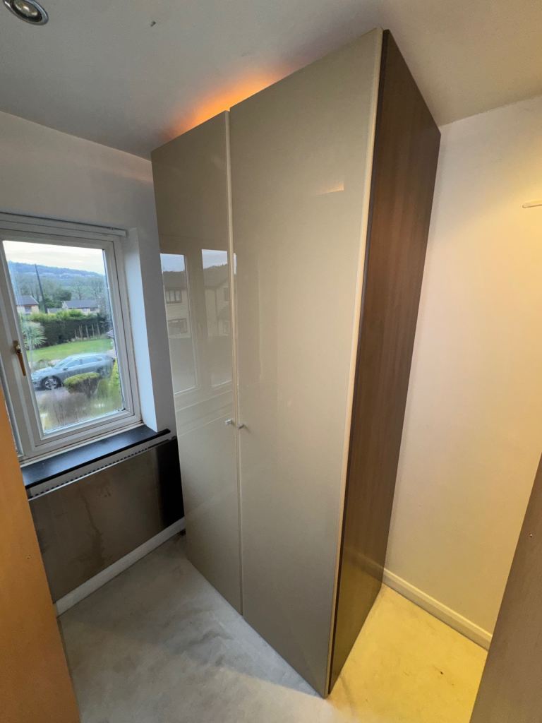 Modern Cream High Gloss 2 Door Wardrobe – Wood Effect Sides