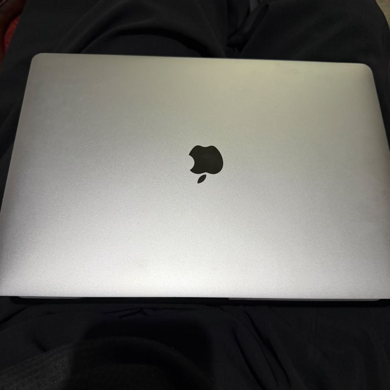 Apple MacBook Pro 15” 2019 i7 / 32GB / 512GB – 78 Cycles – Excellent Condition