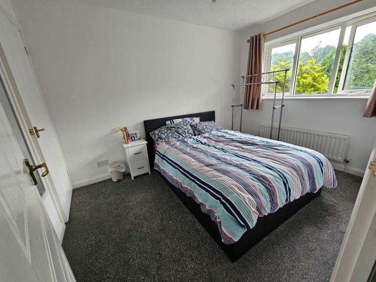 Double room for rent in Maidenbower near Three Bridges Train Station.