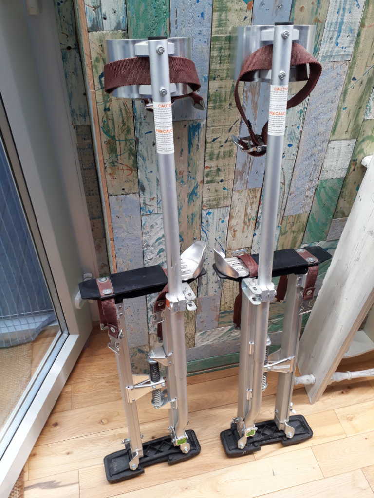 Plastering - drywall stilts