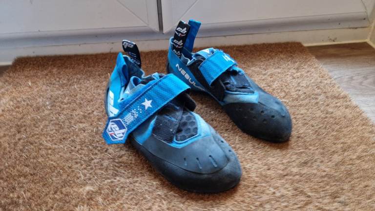 EB Nebula Blue Climbing Shoes – Size 5, Like New