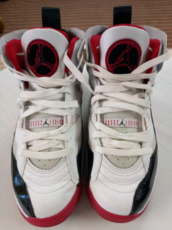 Jordan jumpman two trey trainers