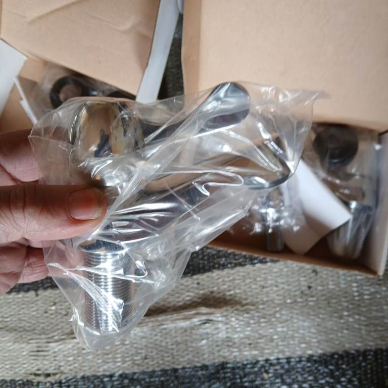 Screwfix basin and bath taps