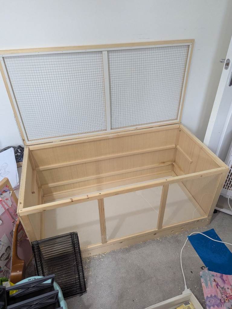 Large pawhut hamster and guinea pig cage.