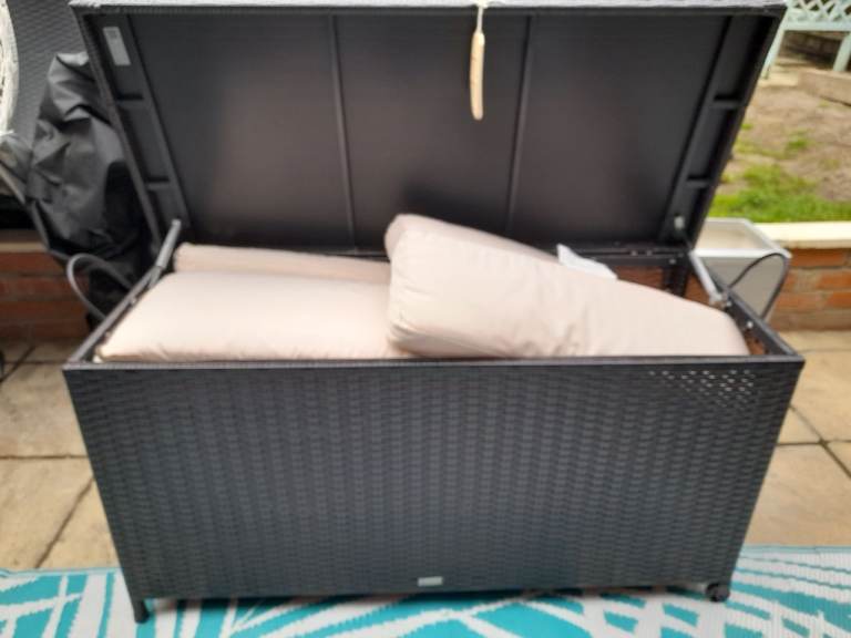 NEW - XL QUALITY ( BROWN) RATTAN GARDEN CUSHION STORAGE UNIT 