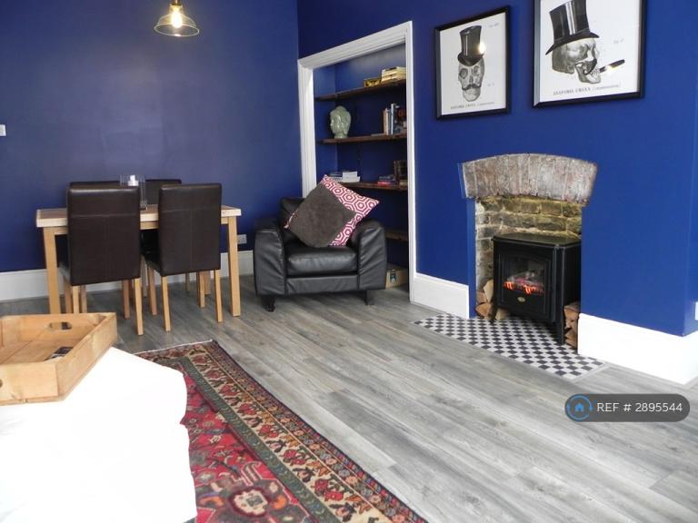 2 bedroom flat in Spring Bank, Hull, HU3 (2 bed) (#2895544)