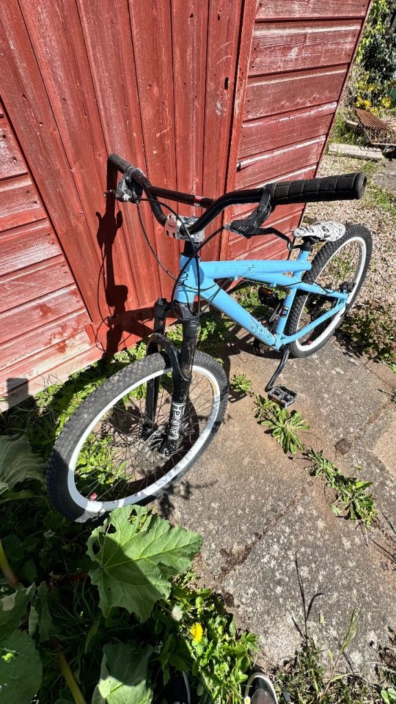GT chucker dirt jump bike 