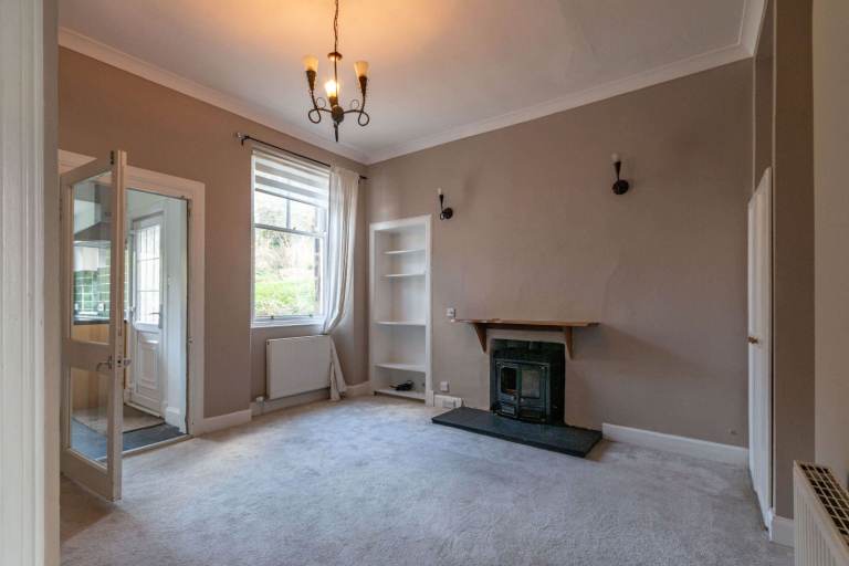 Fantastic, 3 bedroom cottage, unfurnished, in the Turnhouse area – available June