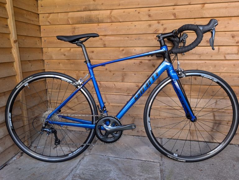 Giant Defy 2 Medium Road Bike VIEW SWANSEA/BRIDGEND