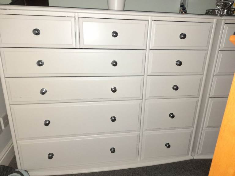 Chest of drawers & bedside unit