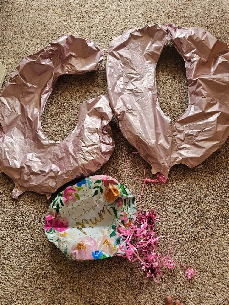 Large Pink '60' Birthday Balloons and 'Mum' Plate