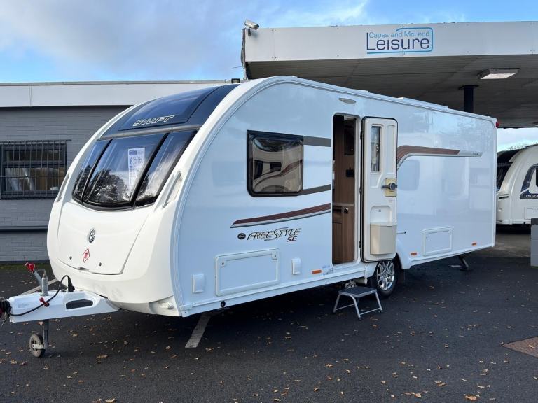 16 SWIFT FREESTYLE SB, SPECIAL EDITION TRANSVERSE ISLAND FIXED BED, MOTOR MOVER.