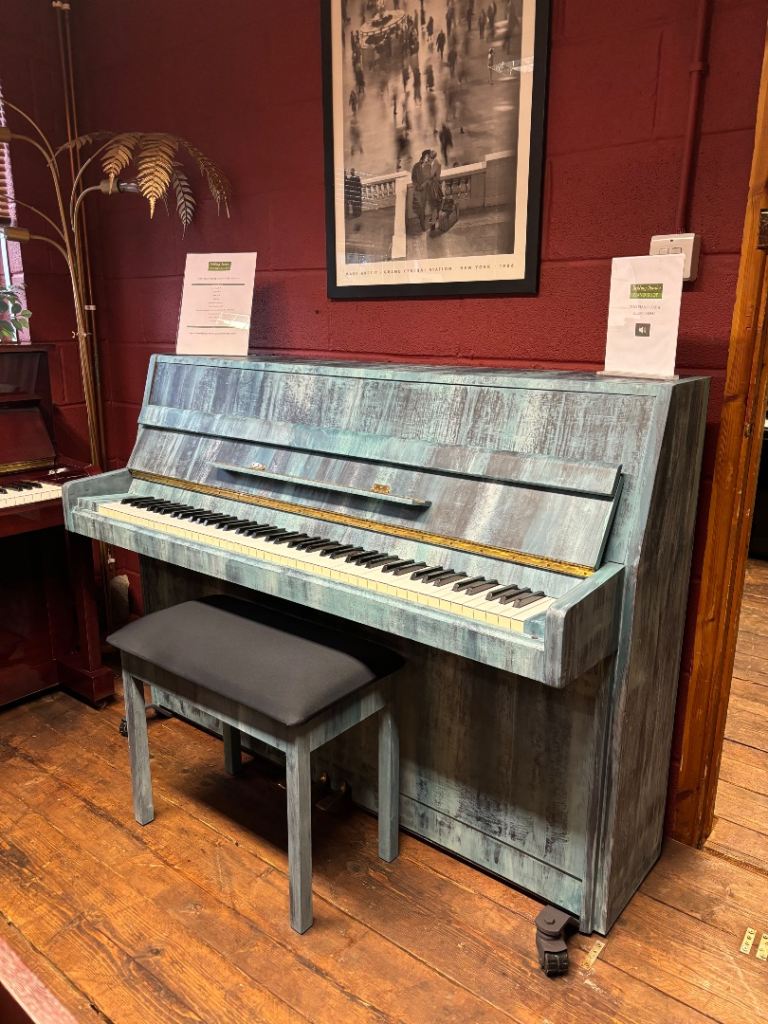 🎹 🎵 SALE! Stunning Yamaha M108E Japan Piano & Stool & Silent Pedal - CAN DELIVER