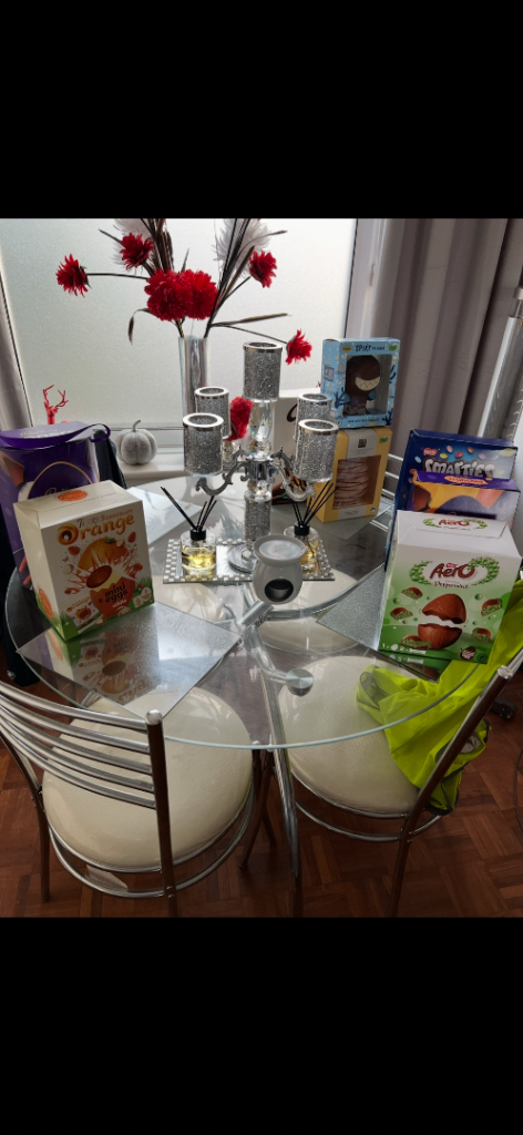 Set of 4 Chrome Dining Chairs with Cream Seats