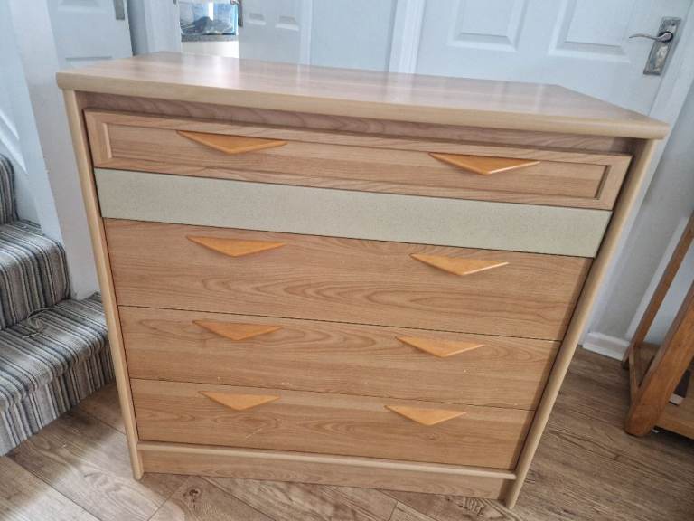 Sturdy chest of drawers