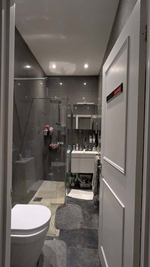 Bedroom set in a prime location, West Kensington, Talgarth Road, W14 9DB-Ref: 2215