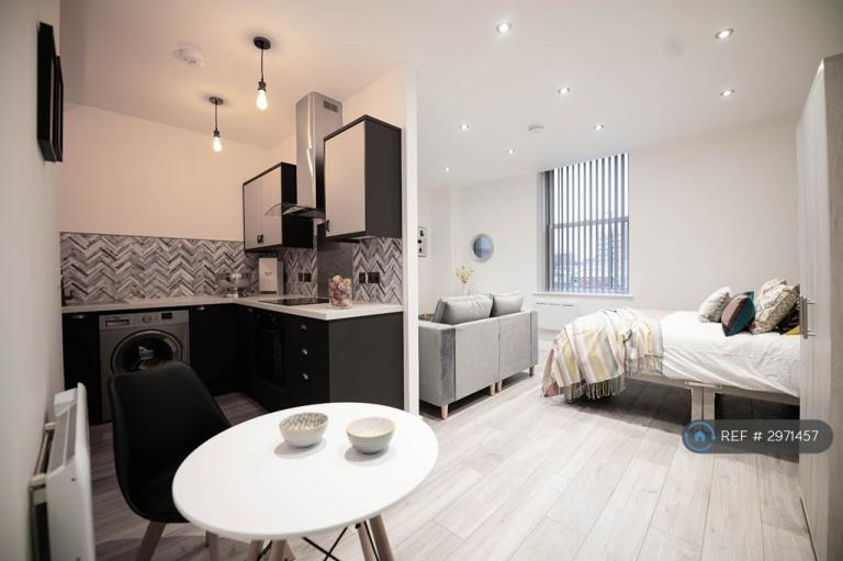 Studio flat in Union Street, Oldham, OL1 (#2971457)