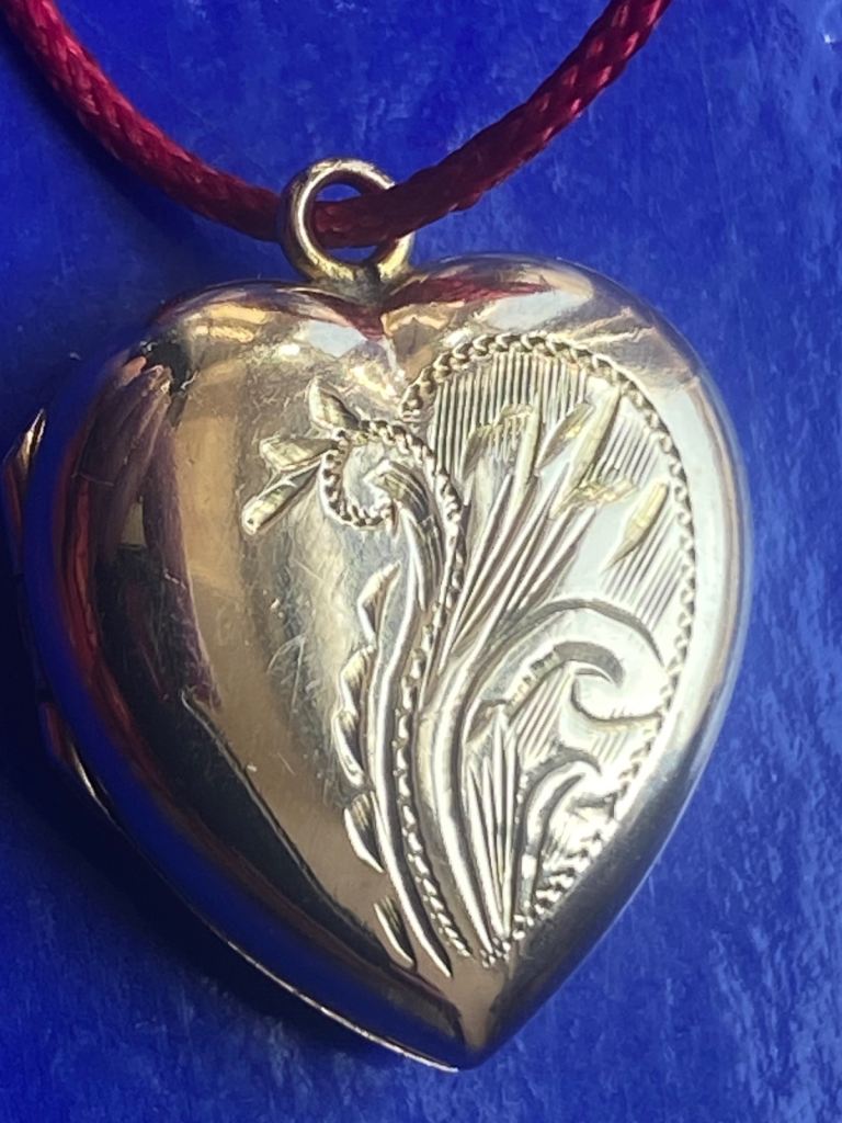 Ladies Jewellery 9ct gold floral heart pendant fully hallmarked 9ct 2.6g