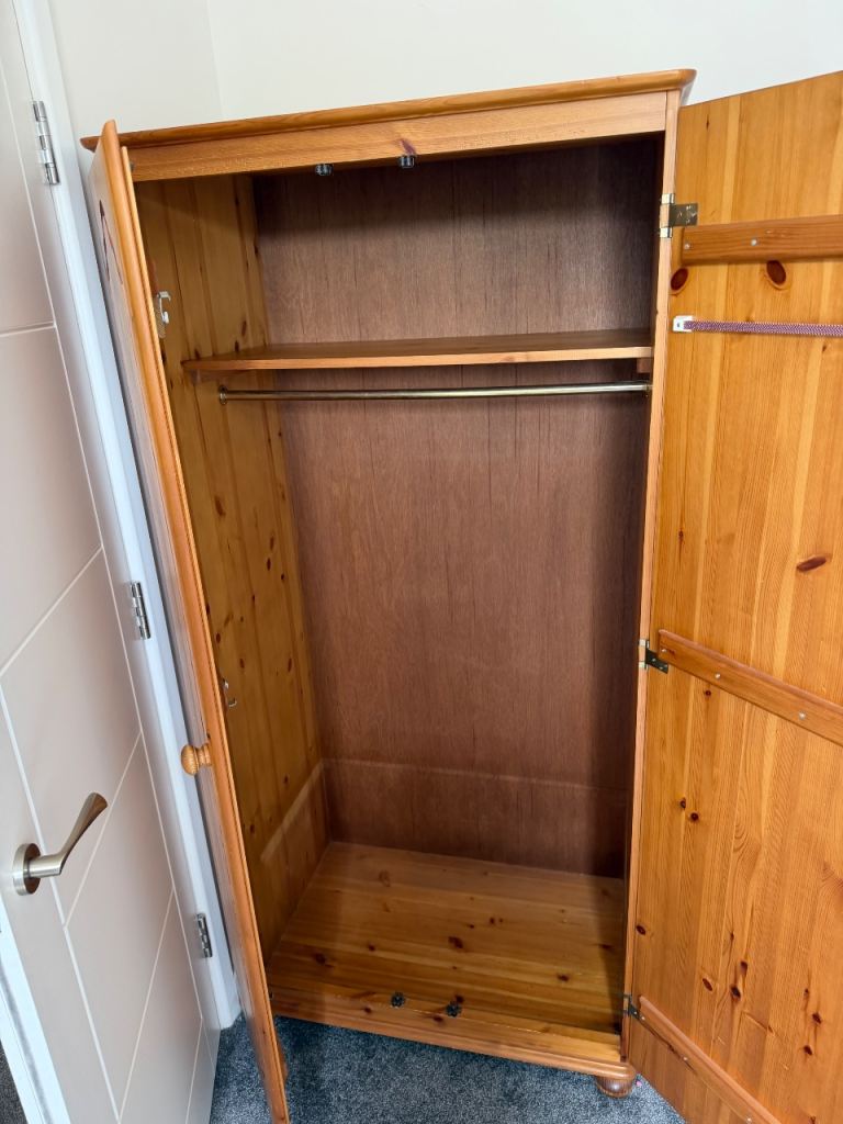 Wardrobe good condition 