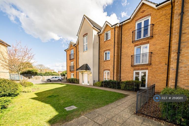 1 bedroom in Walton House, Aylesbury, HP21 (#2696811)