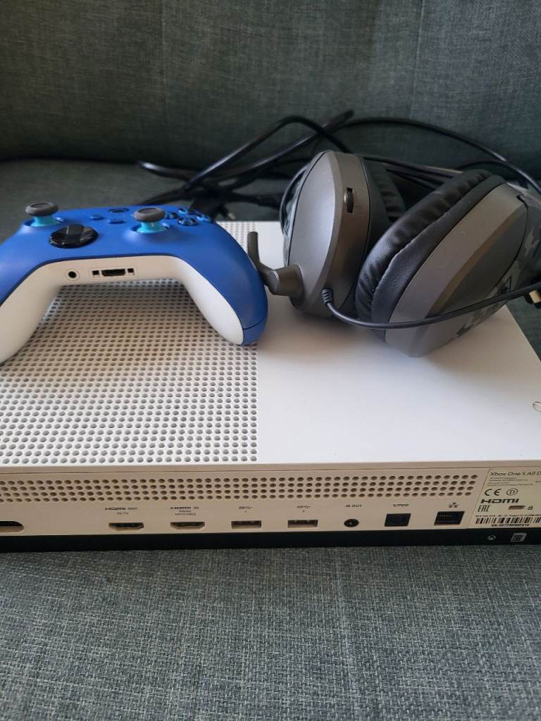XBOX ONE S Digital 1 TB, Wireless Controller and Turtle Beach Headset