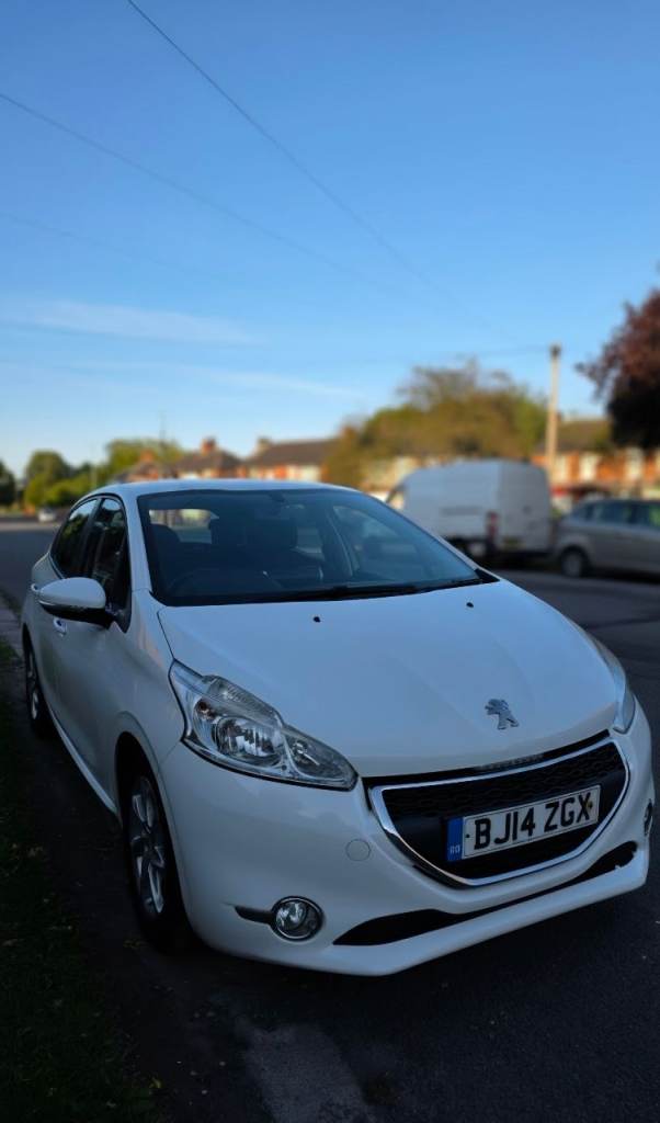 Peugeot, 208, Hatchback, 2014, Manual, 1398 (cc), 5 doors