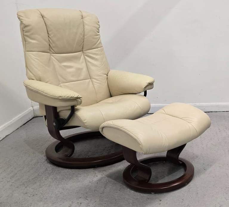 image for Ekornes Stressless Medium Leather Recliner Chair and Stool 3225