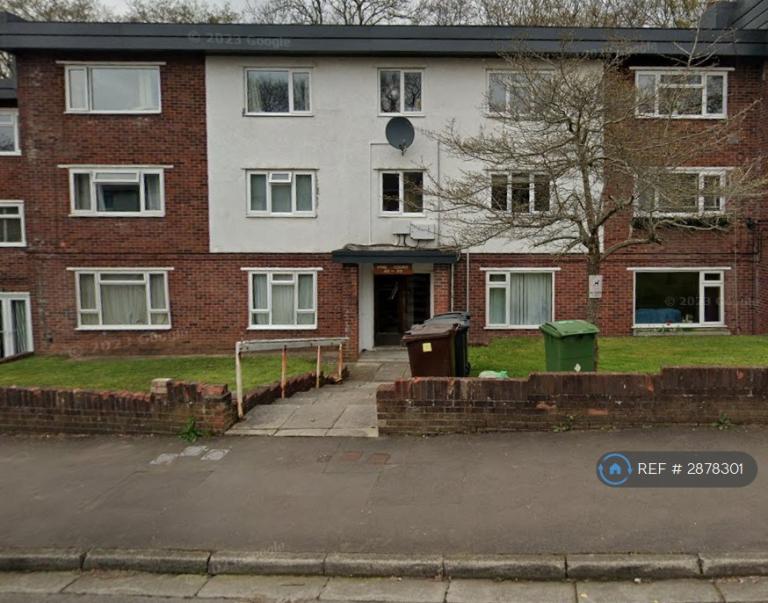 2 bedroom flat in Woolaston Avenue, Cardiff, CF23 (2 bed) (#2878301)