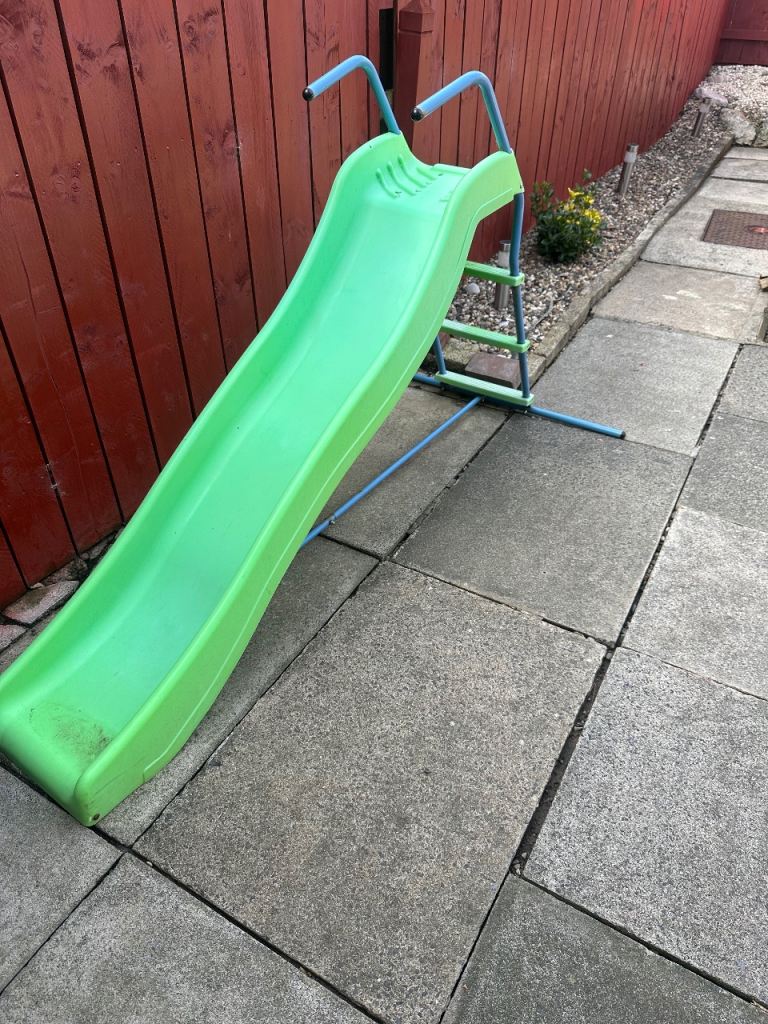 Kids slide in very good condition 