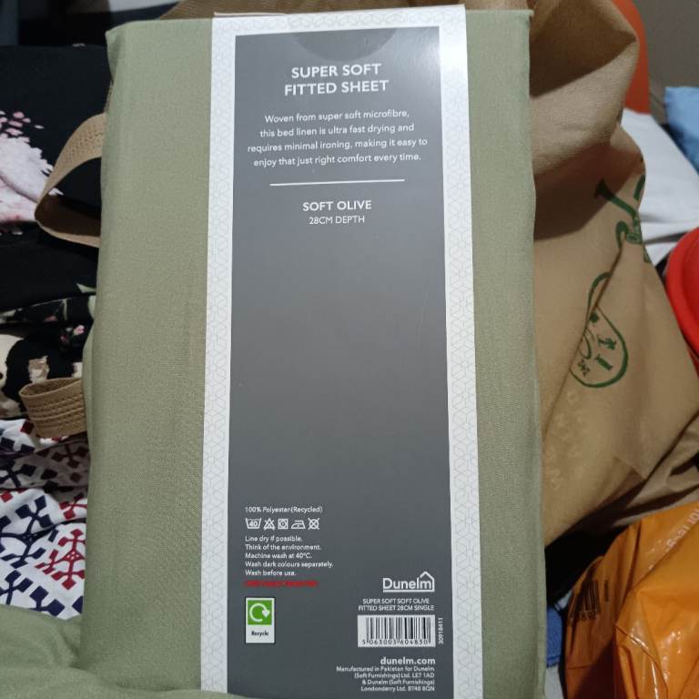 2x fitted dunelm single bed sheath 28 cm depth. One packed one open 