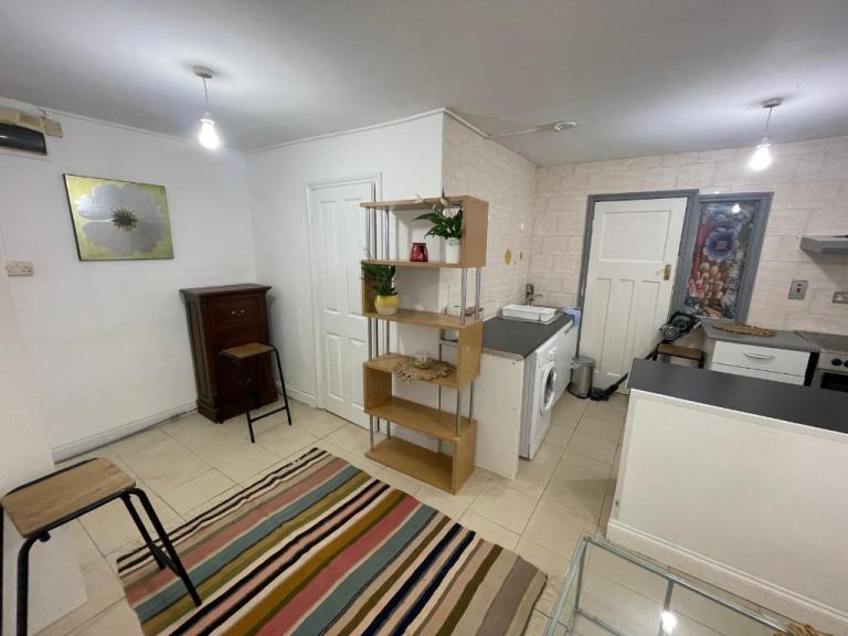 SMALL  DOUBLE ROOM GREAT WESTERN ROAD, W9 - ALL BILLS EXCEPT ELEC