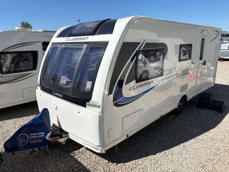 LUNAR CLUBMAN ES - 3 BERTH CARAVAN WITH END WASHROOM + MOTORMOVER