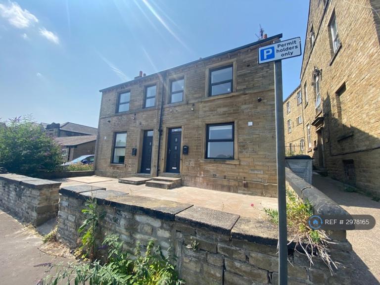 1 bedroom flat in Portland St, Huddersfield, HD1 (1 bed) (#2978165)