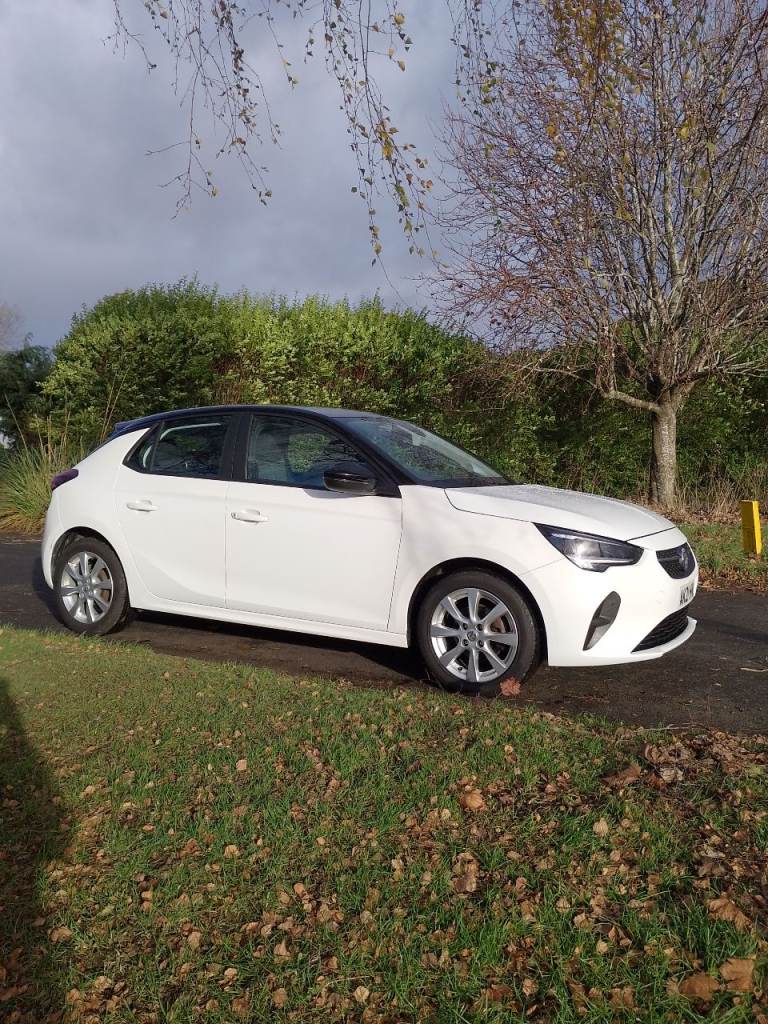 Vauxhall Corsa F SE Premium 5 door hatchback 2021 / White with black roof