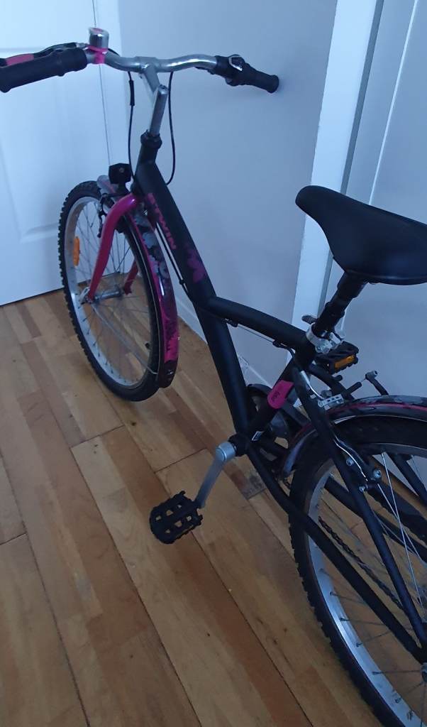 B'Twin Poply 500 Kids Bike - 24 inch wheels - Great condition - New Saddle