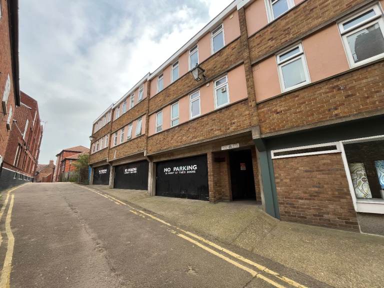 Secure city centre car parking garage/storage unit 