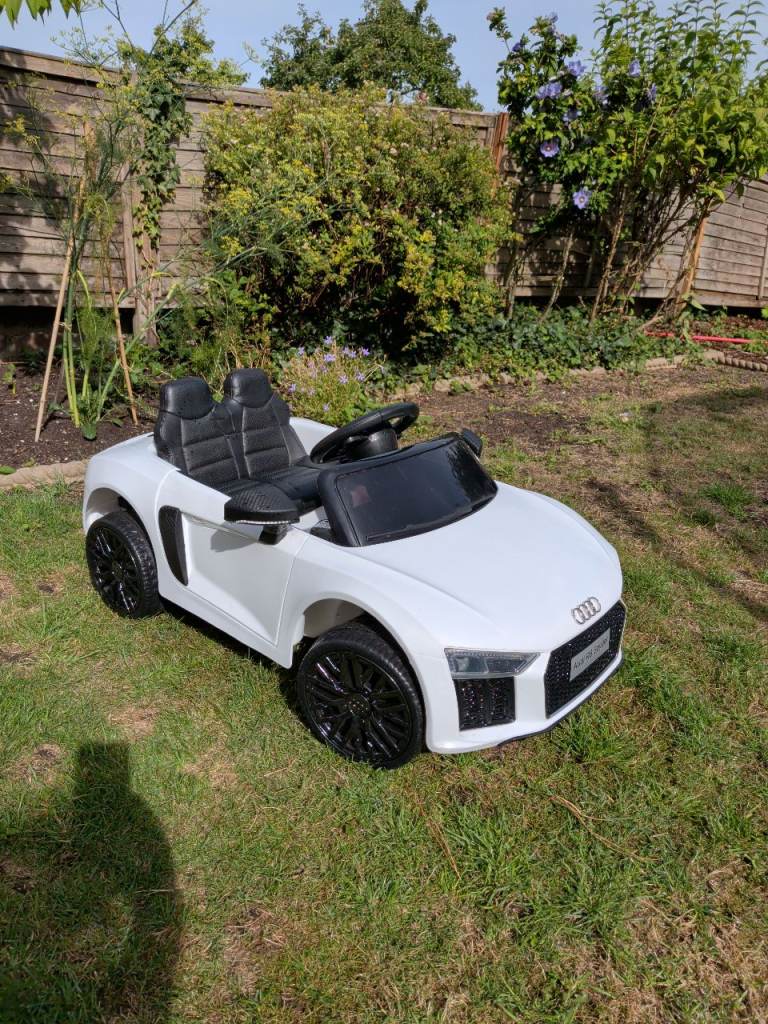 White Audi R8 Kids Ride-On Car – Good Condition