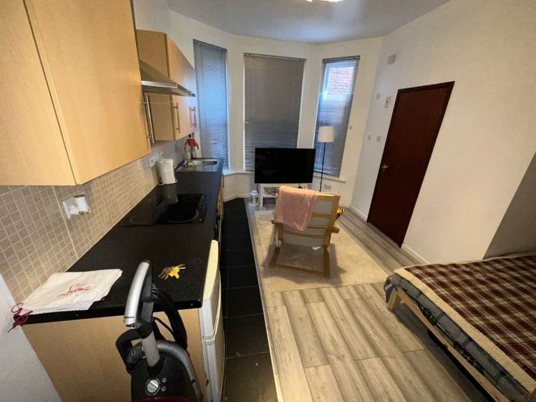 Studio flat - Shirley - BILLS INC - Available 27th February 2026