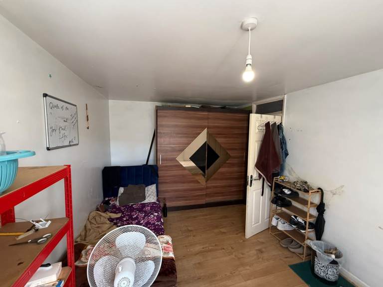 Double Room To Rent EASTHAM