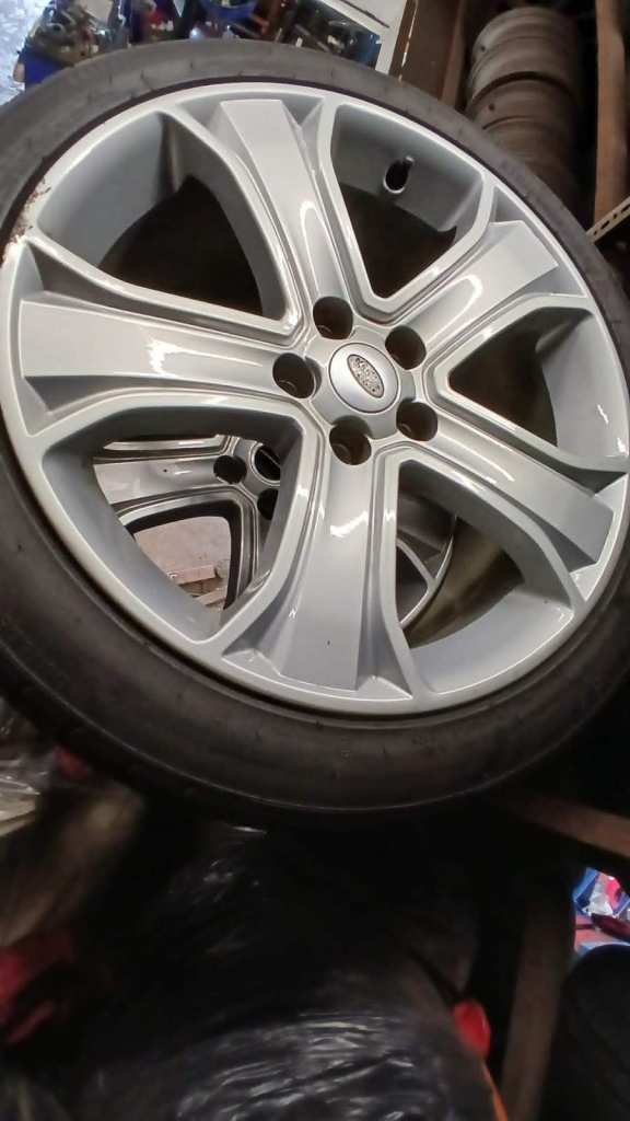 range rover sport l320 hse aloy wheels and tyres 275/40/20